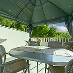 Apartment Apartments By The Sea Pisak, Omis - 7520