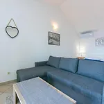 Apartment Apartments By The Sea Pisak, Omis - 7520 *
