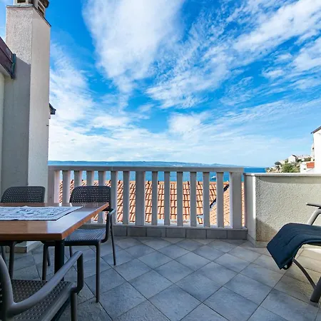 Apartment Apartments By The Sea Pisak, Omis - 7520 Mimice