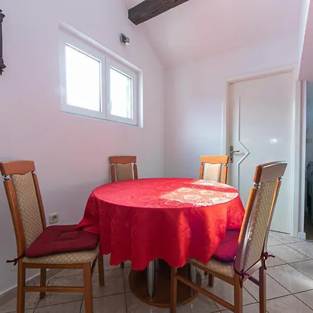 Apartment Apartments By The Sea Pisak, Omis - 7520 *
